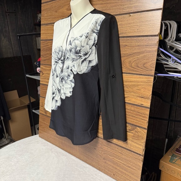 Floral Black and White Long Sleeve Top size small silver zipper front - Picture 8 of 10